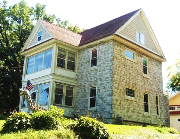 632 S 16th Ave, West Bend, WI 53095