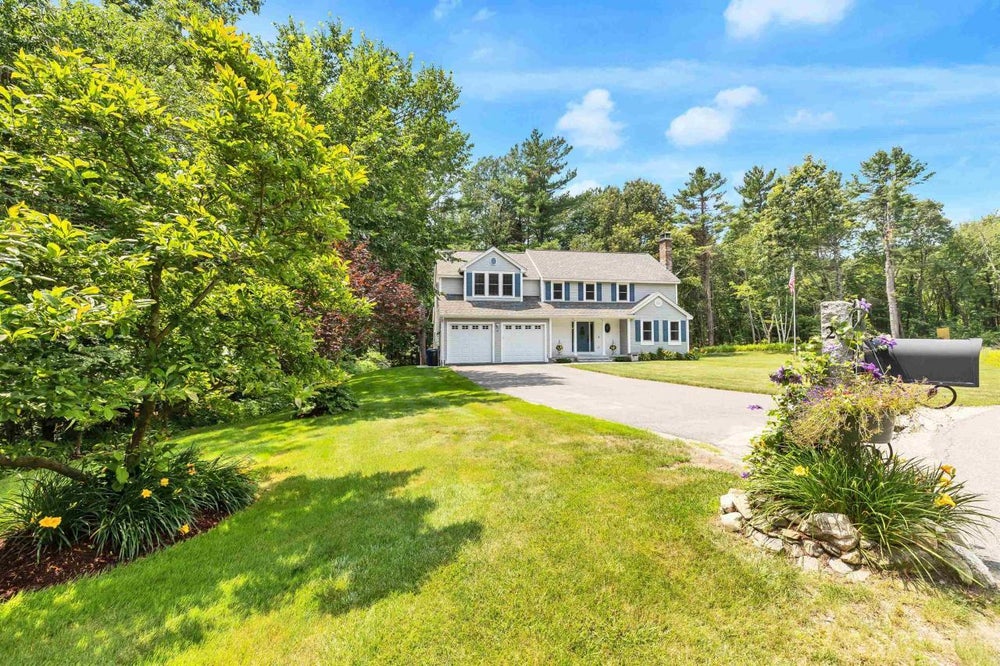 27 Thornton Road, Londonderry, NH 03053 BHGRE