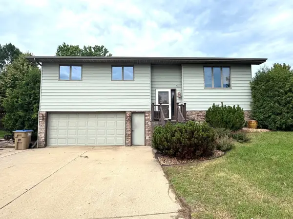 2544 10th Ave NW, Minot, ND 58703