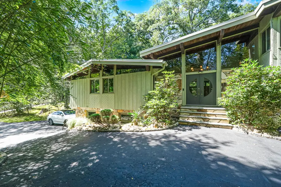 Address Withheld By Seller, Smithtown, NY 11787 - #2