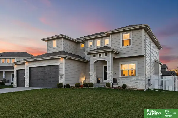 19752 Greenleaf Circle, Gretna, NE 68028