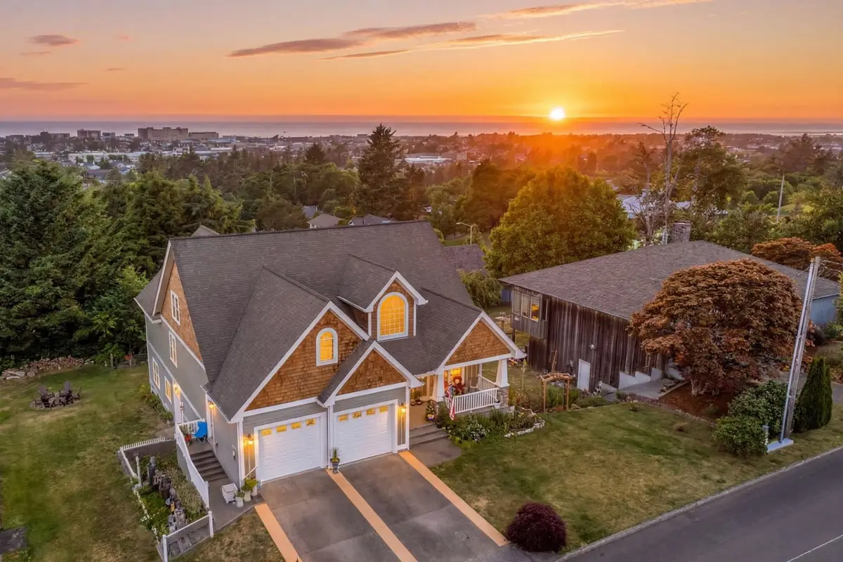 360 Hilltop Dr, Seaside, OR 97138 - #1