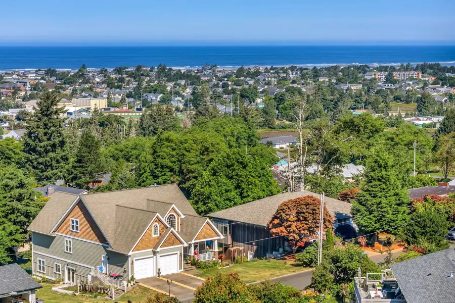 360 Hilltop Dr, Seaside, OR 97138 - #2