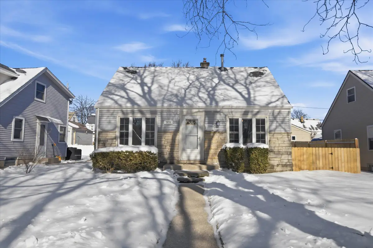 7026 W Dreyer Pl, West Allis, WI 53219 - #1