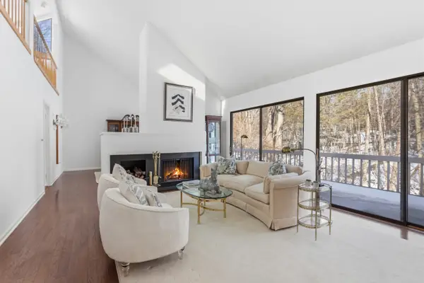 308 W Lyon Farm Drive #308, Greenwich, CT 06831