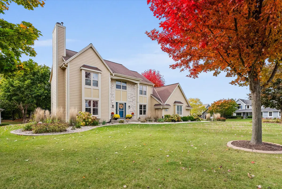 W142N10617 Magnolia Dr, Germantown, WI 53022 - Image #1