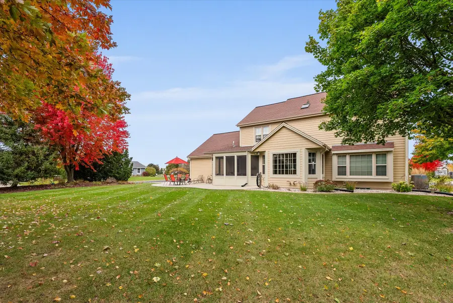 W142N10617 Magnolia Dr, Germantown, WI 53022 - Image #3