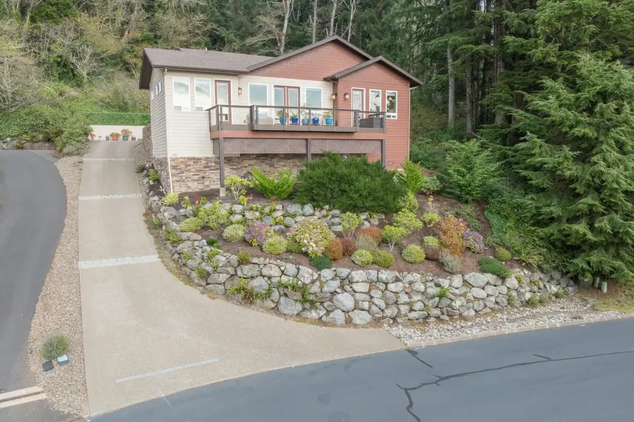 108 Sea Crest Ct, Otter Rock, OR 97369 - Image #2