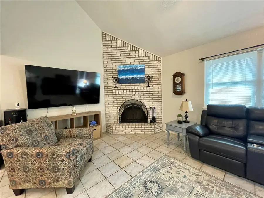 917 Saint Bernard Street, Corpus Christi, TX 78418 - Image #2
