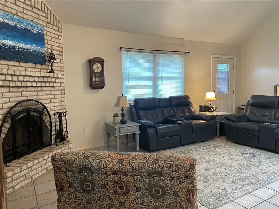 917 Saint Bernard Street, Corpus Christi, TX 78418 - Image #3