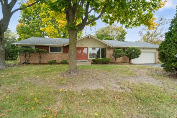 1934 W Edward LANE, Glendale, WI 53209