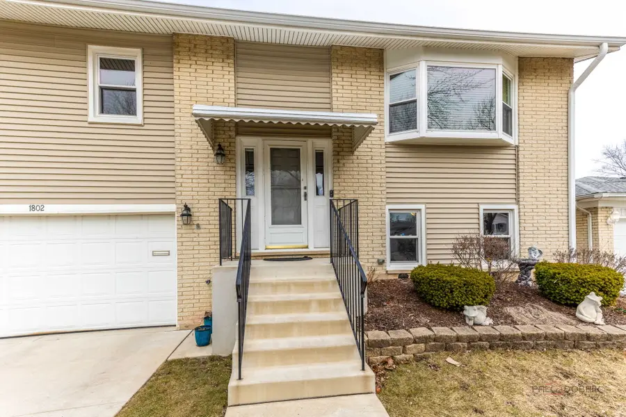 1802 W Pheasant Trail, Mount Prospect, IL 60056 - #3