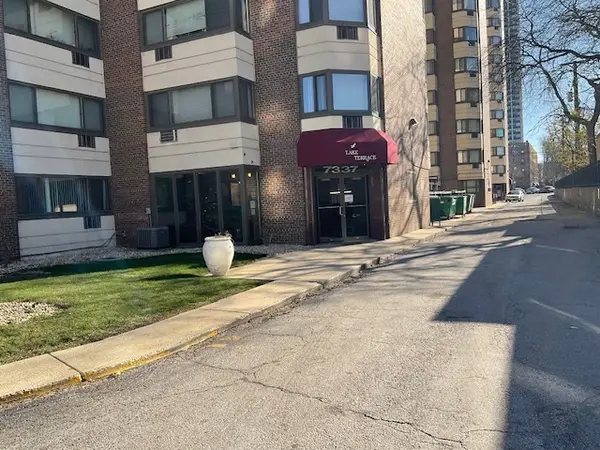 7337 S South Shore Drive #406, Chicago, IL 60649