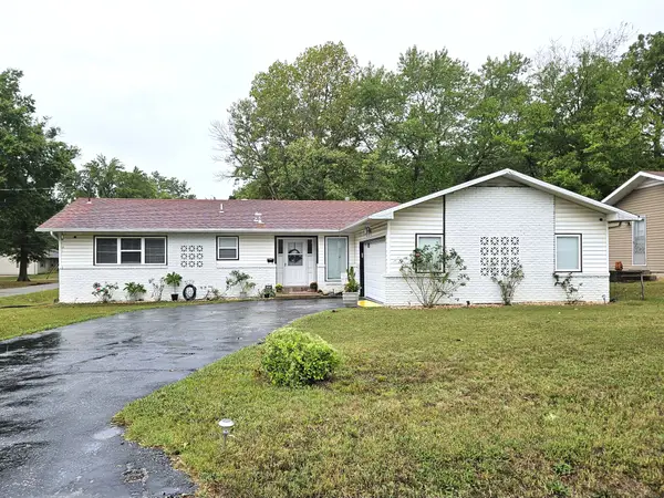 1967 S Saint Charles Avenue, Springfield, MO 65804