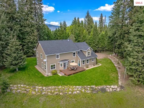 405 Brisboys RD, Sagle, ID 83860