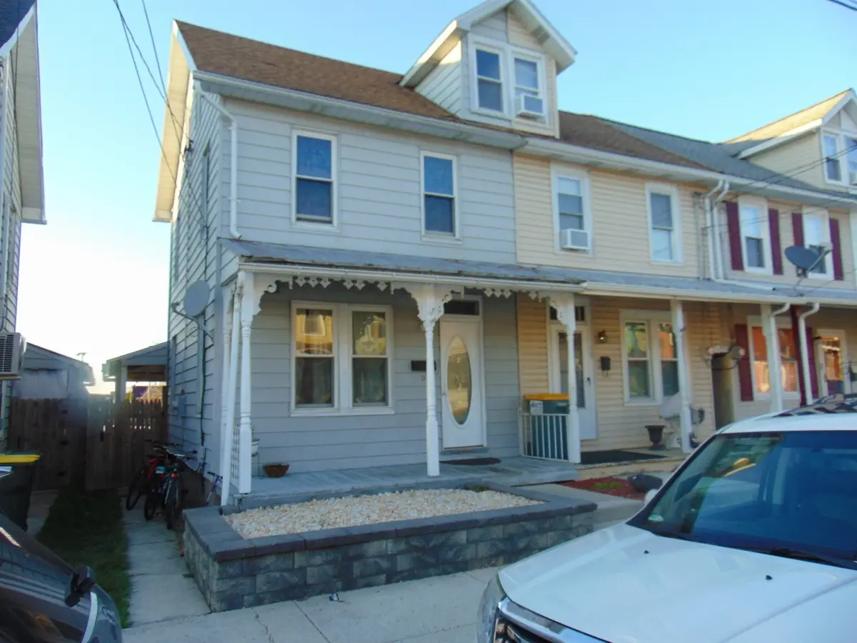21 W Smith St, Topton, PA 19562 - #1