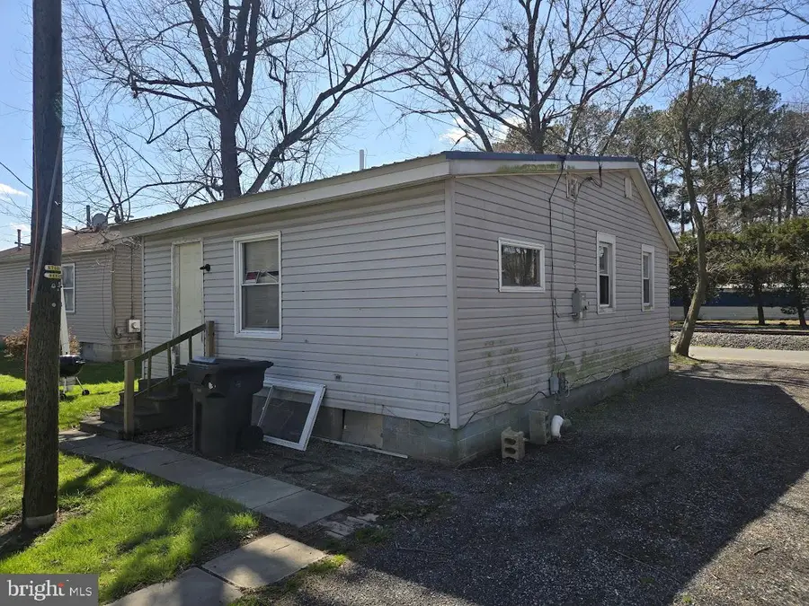 60 E Railroad Ave, Selbyville, DE 19975 - #3