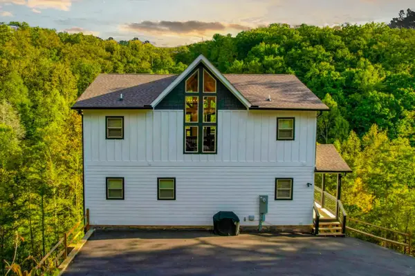 821 Sunshine Trail, Gatlinburg, TN 37738