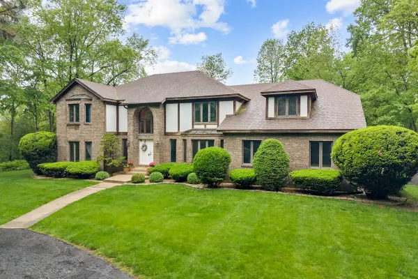 8N258 Brierwood Lane, Elgin, IL 60124