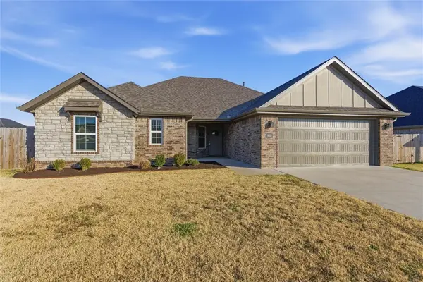 890 Fair Oaks Street, Tontitown, AR 72762