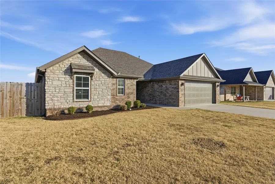 890 Fair Oaks Street, Tontitown, AR 72762 - Image #3