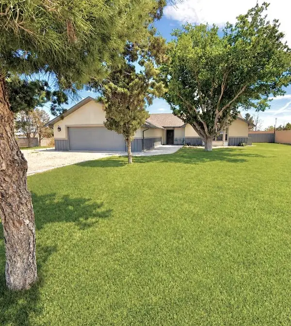 5404 Sioux Road, Carlsbad, NM 88220
