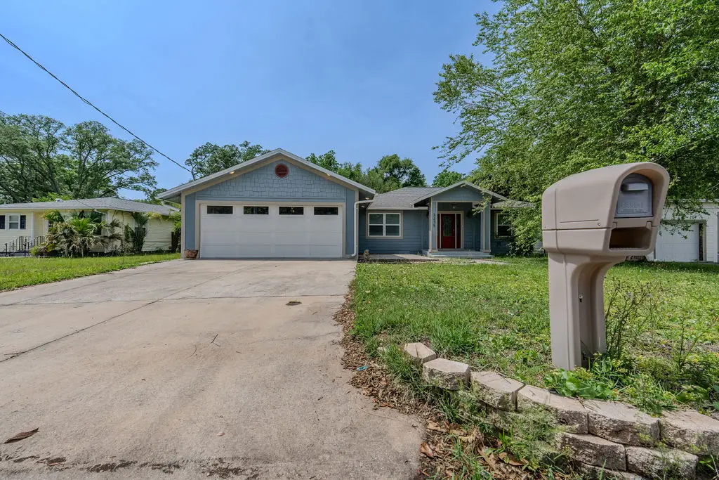 3235 Bayou Dr, Pensacola, FL 32505 - #1