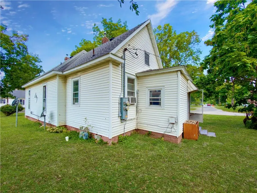420 N 17th Street, Mattoon, IL 61938 - #2