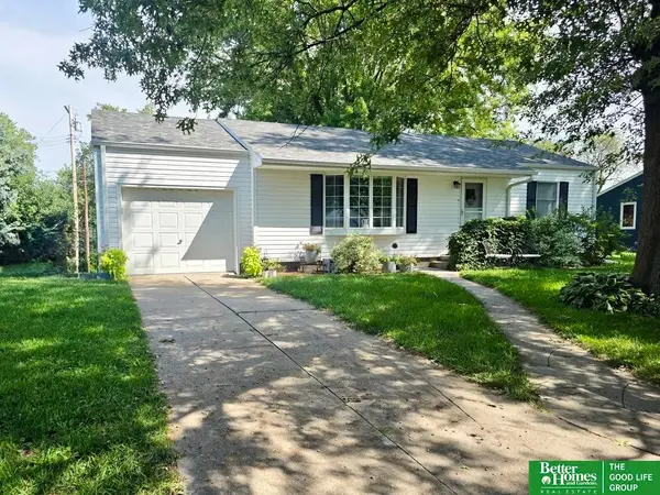 933 E 4th Street, York, NE 68467