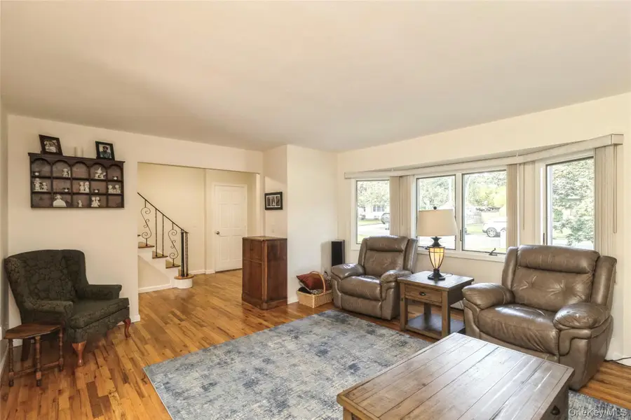 486 Thrift Street, Ronkonkoma, NY 11779 - Image #2