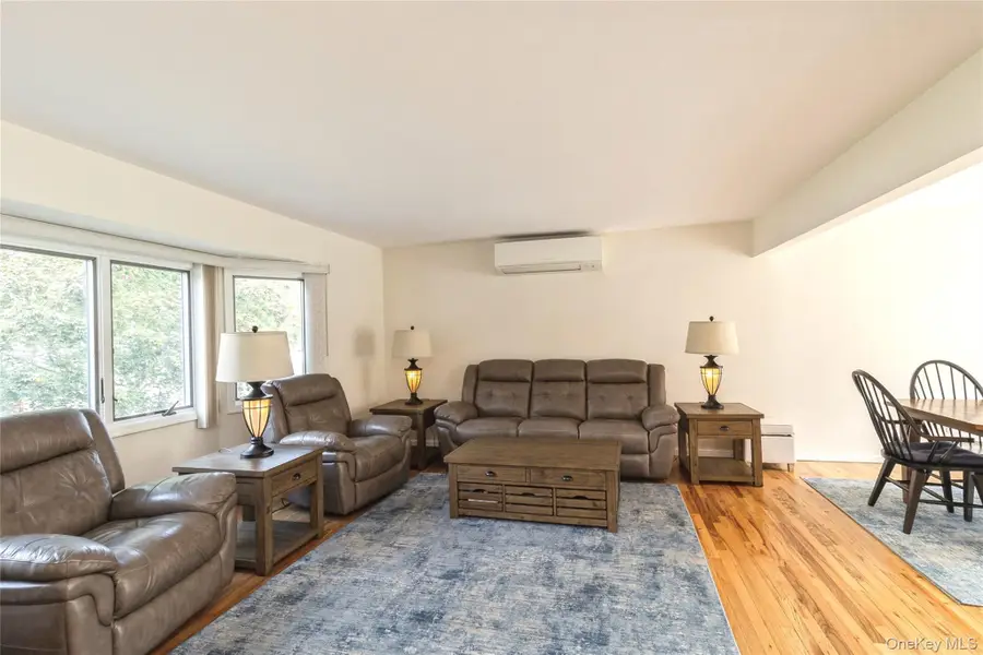 486 Thrift Street, Ronkonkoma, NY 11779 - Image #3