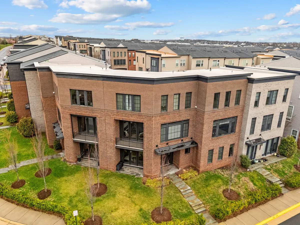 23132 Brooksbank Sq, Brambleton, VA 20148 - #1