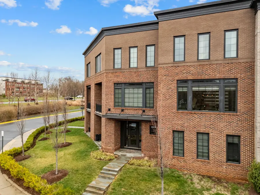 23132 Brooksbank Sq, Brambleton, VA 20148 - #2