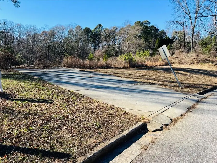 5085 Pindos Trail Sw, Powder Springs, GA 30127 - Image #2