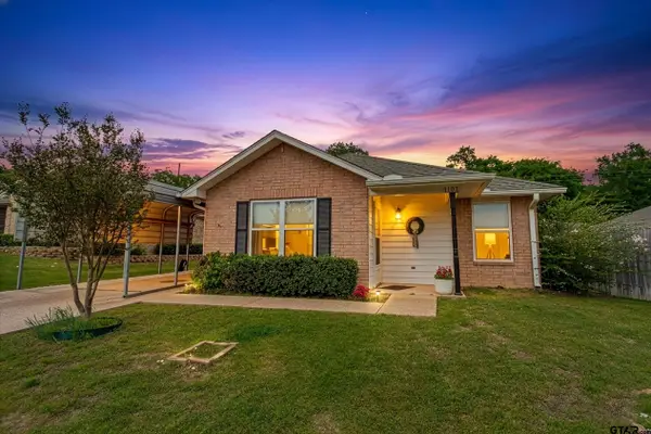 1107 Woodland Park Drive, Lindale, TX 75771