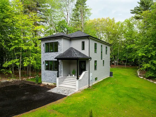 9 Trues Pkwy, Sandown, NH 03873