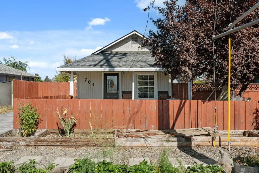 761 Hazel Street, Central Point, OR 97502 - #2