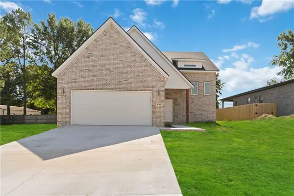 936 S Liberty Drive, Fayetteville, AR 72701