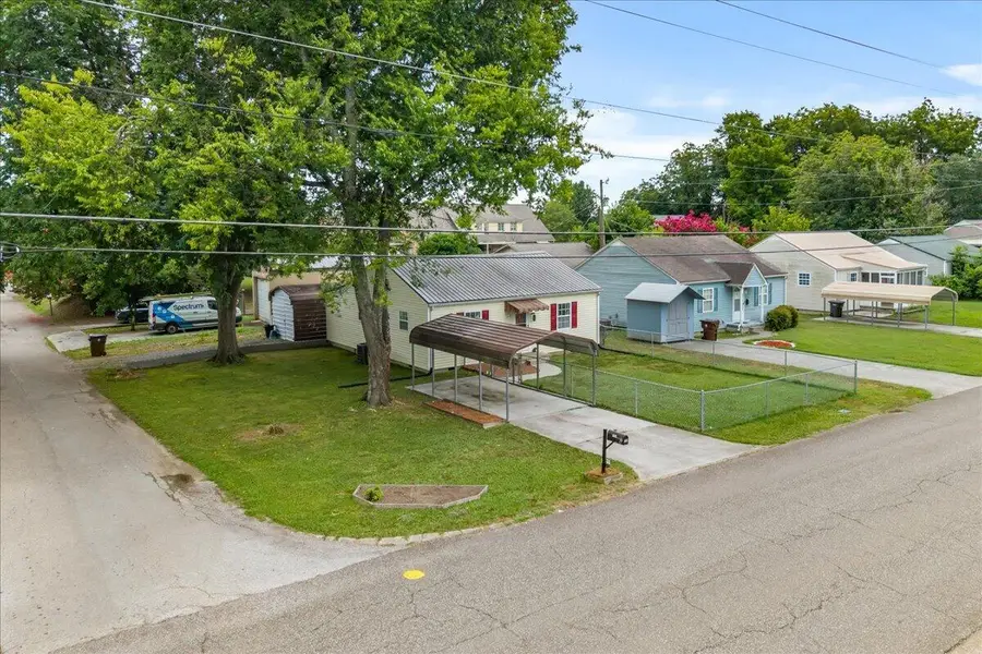 569 Monroe St, Madisonville, TN 37354 - #3