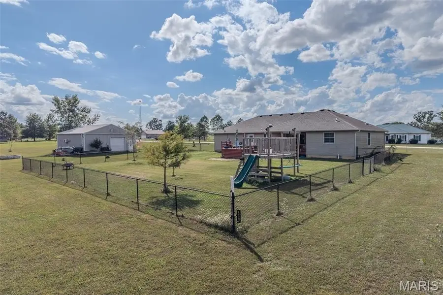 23380 Redwing Lane, Lebanon, MO 65536-3330 - Image #2