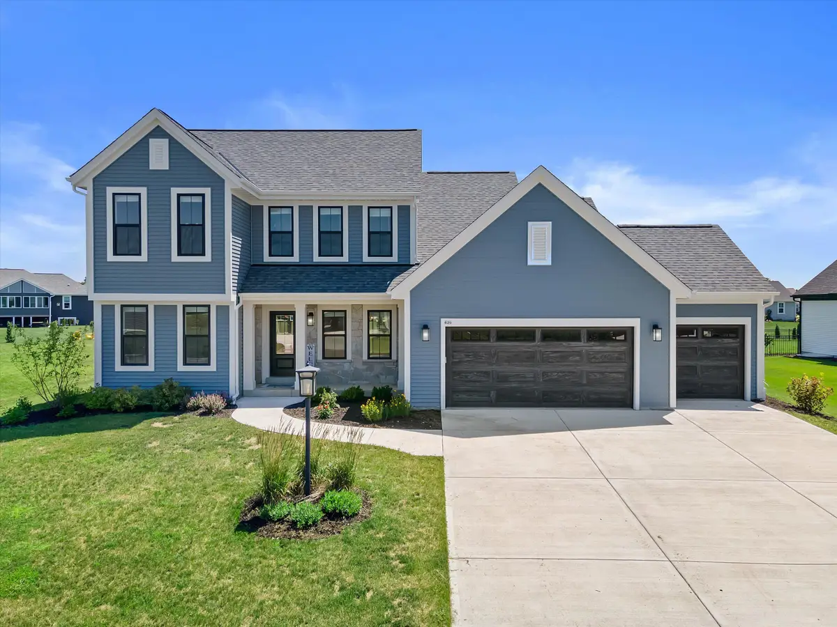 629 Twin Creeks Dr, Dousman, WI 53118 - #1