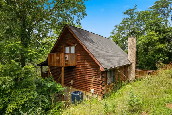 1356 Wedge Tailed Lane, Sevierville, TN 37876
