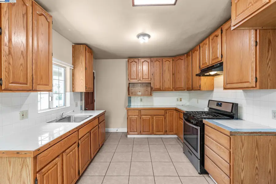 2825 Marlborough Avenue, Redwood City, CA 94063 - Image #3