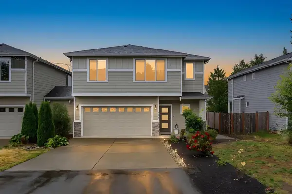 423 205th Street Sw #B, Lynnwood, WA 98036