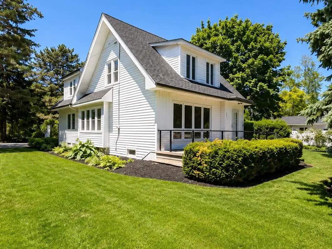 7531 N Lake Dr, Fox Point, WI 53217 - #1