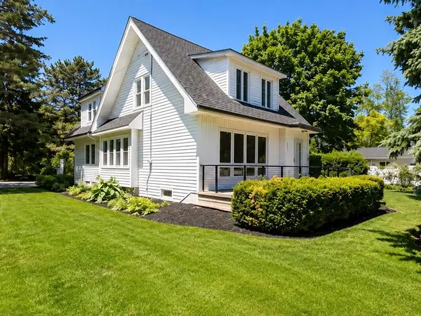 7531 N Lake Dr, Fox Point, WI 53217