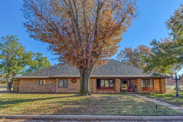 2819 Country Club Drive, Chickasha, OK 73018