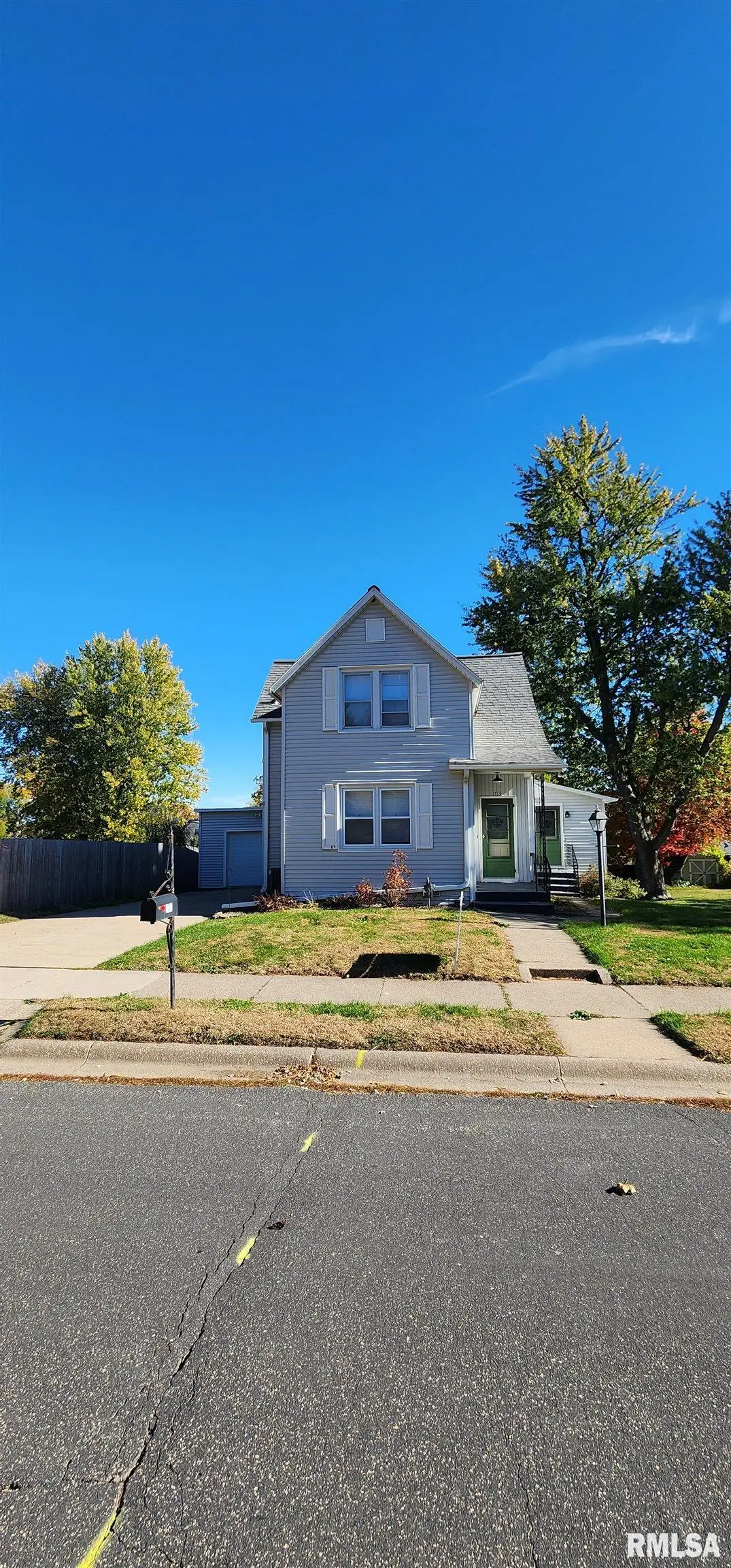 1713 5th Street N, Clinton, IA 52732 - #1