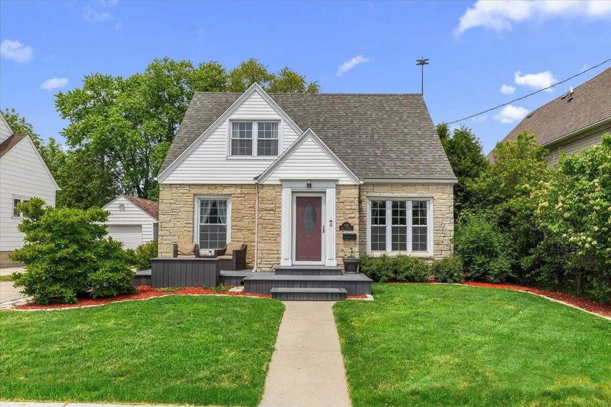 132 E Douglas St, Port Washington, WI 53074 - #1