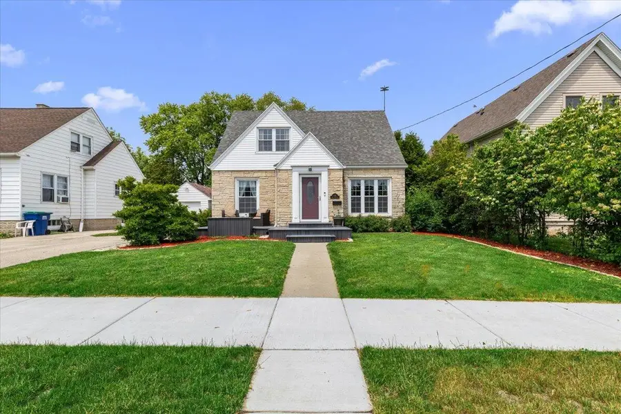 132 E Douglas St, Port Washington, WI 53074 - #2